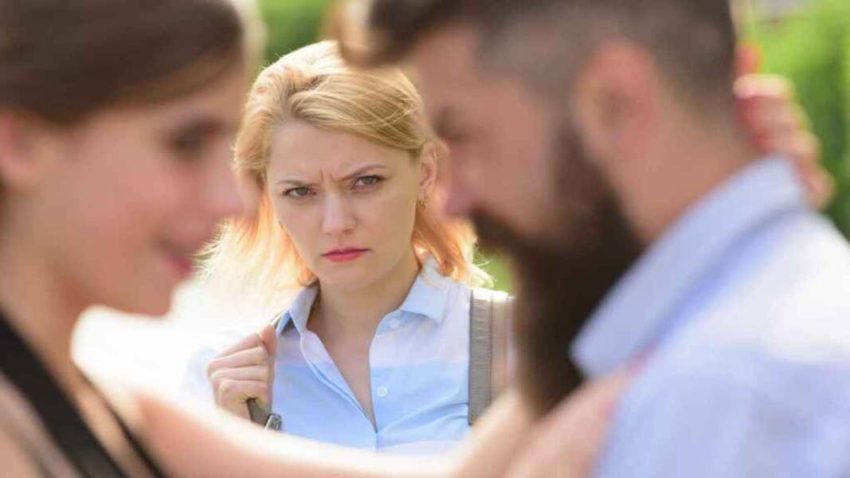 Chica celosa: causas y signos de los celos, cómo comportarse?