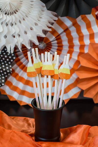 Cómo tejer muebles con pajitas de periódicos?