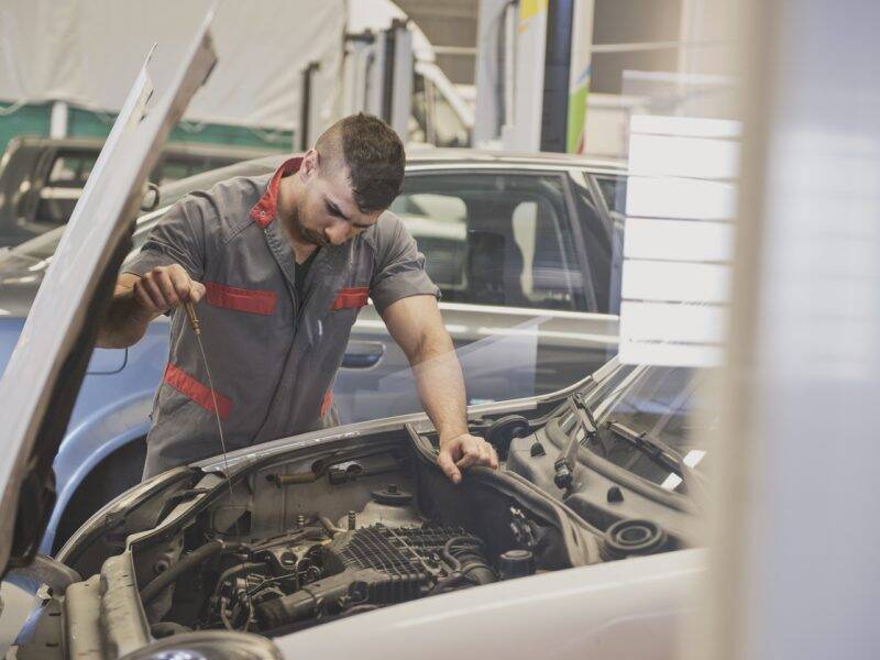 Todo sobre la profesión de mecánico de coches