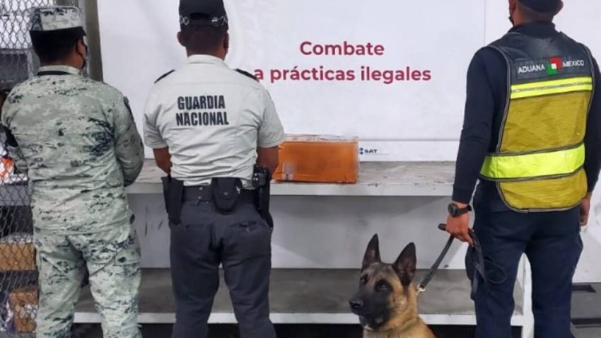 Características del uniforme aduanero